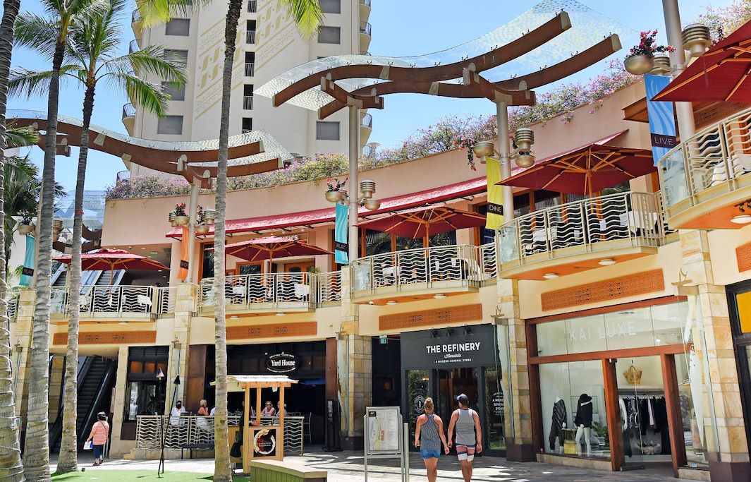 Beach walk at Honolulu, Hawaii Hotel