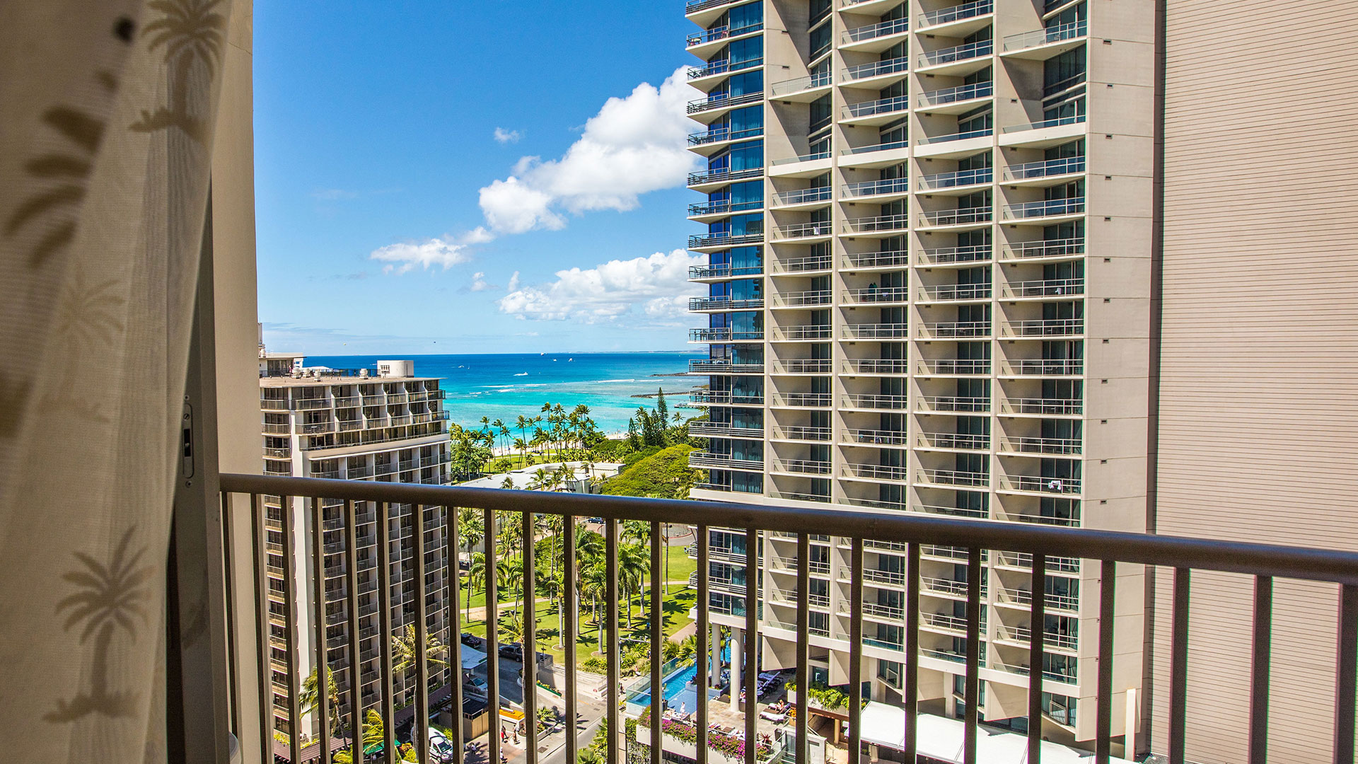 Waikiki Beach Hotel - Embassy Suites Waikiki Beach Walk
