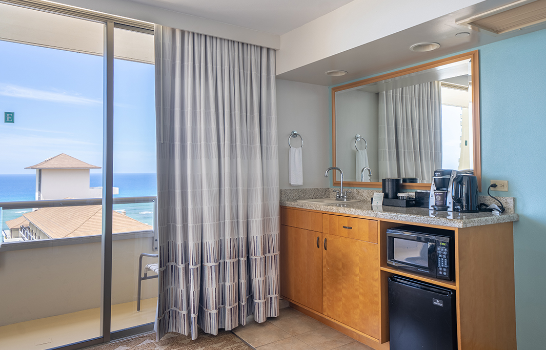 Corner Premium View In Honolulu Hawaii Hotel